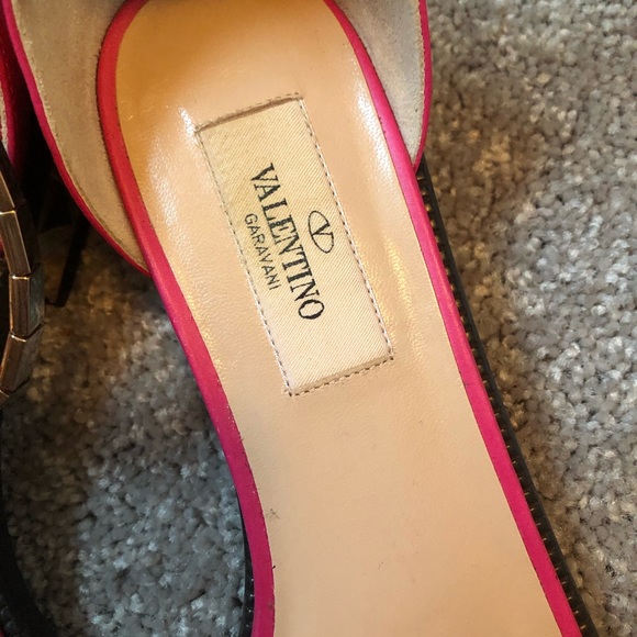 Sandals! - Picture 2 of 3